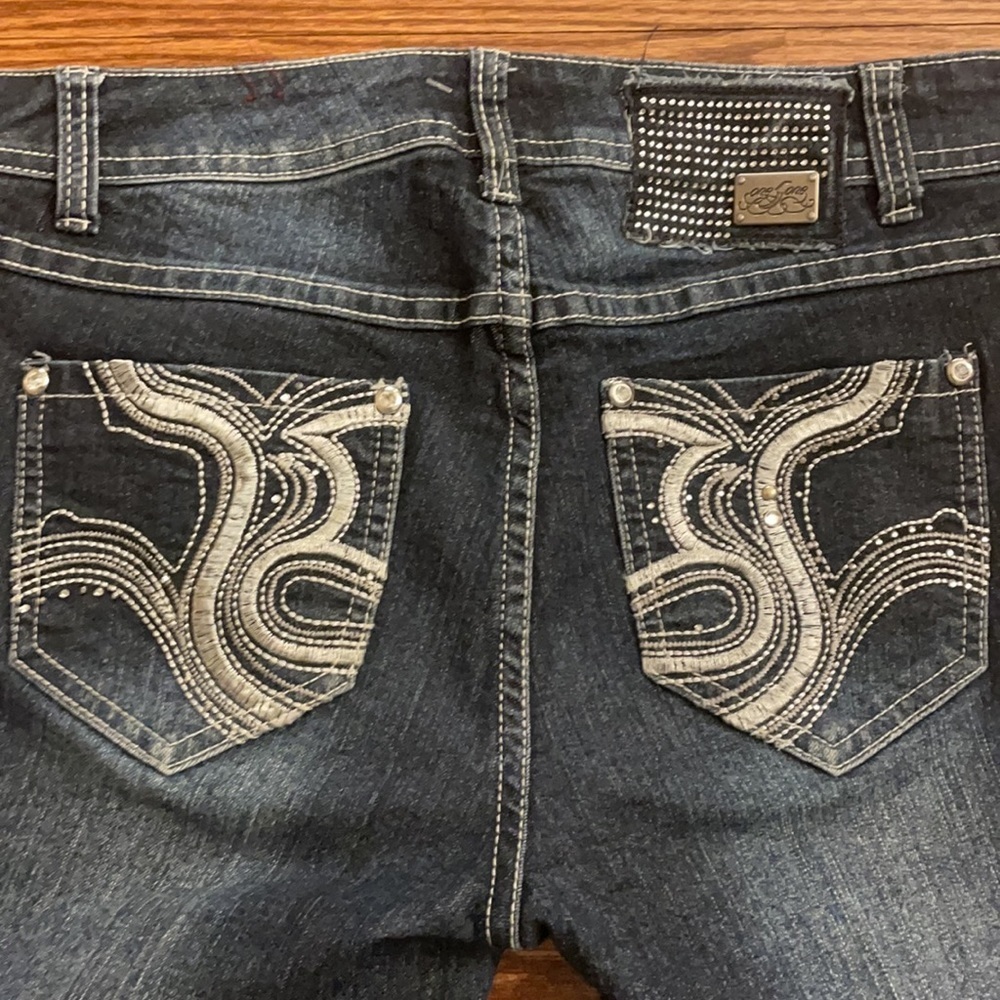 ONE 5 ONE Capri women’s jeans. Embellished, jeweled, stitching!!! Distressed - Picture 2 of 9
